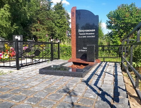 Полное благоустройство небольшой могилы на бетонном основании